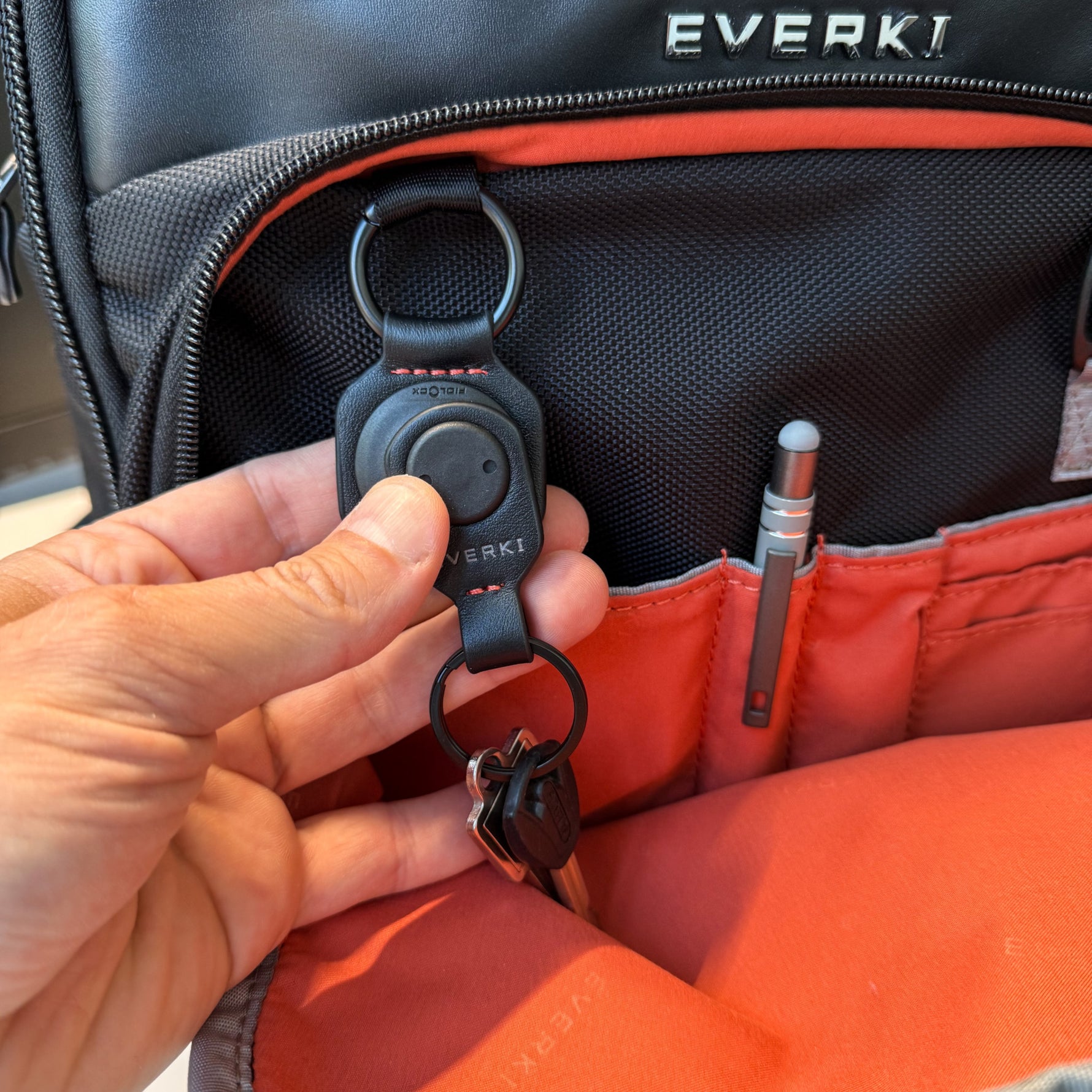 Everki EKF550 Quick-Release Keychain - image 4